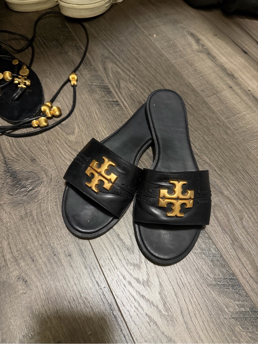Tory Burch Black Leather eleanor Sandals with Gold Double-T Emblem 7.5